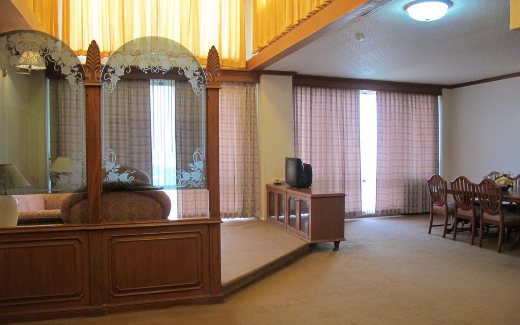 Rimpao Hotel Kalasin Chambre photo
